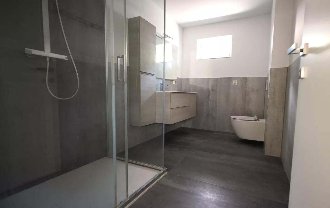 Grand attique rénové 127 m² - volume et cachet - Réchy