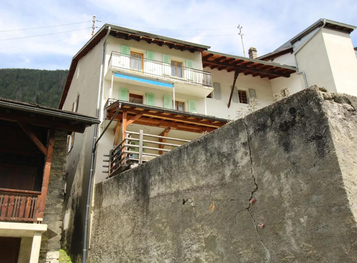 Maison villageoise de 2 appartements à Liddes | 8 pièces