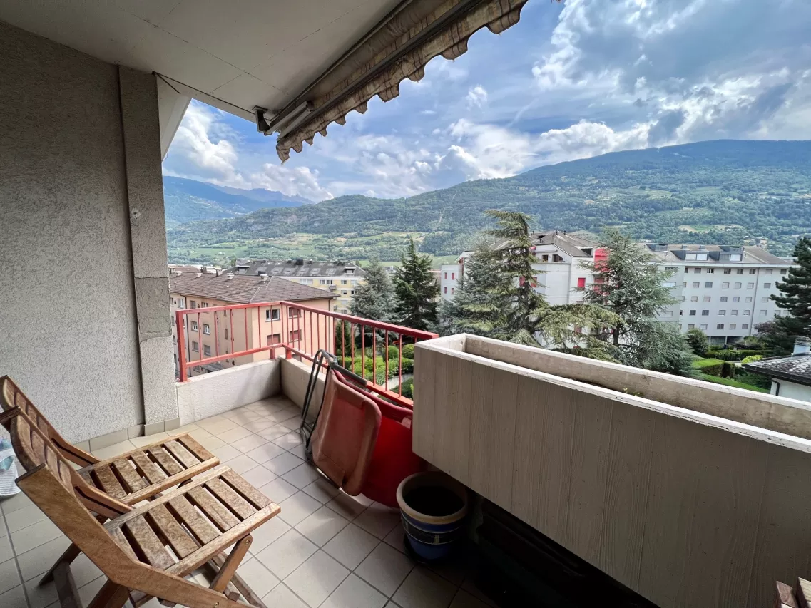 Sion, centre ville, 2 pièces au 2e étage avec balcon sud