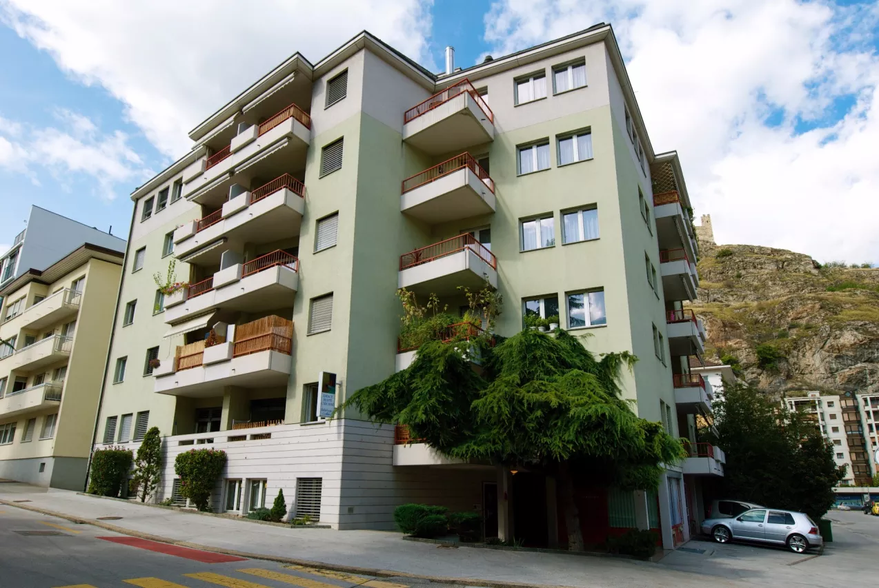 Sion, centre ville, 2 pièces au 2e étage avec balcon sud