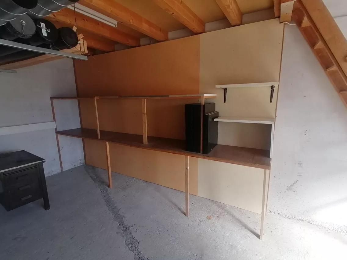 Dépôt avec mezzanine à louer 