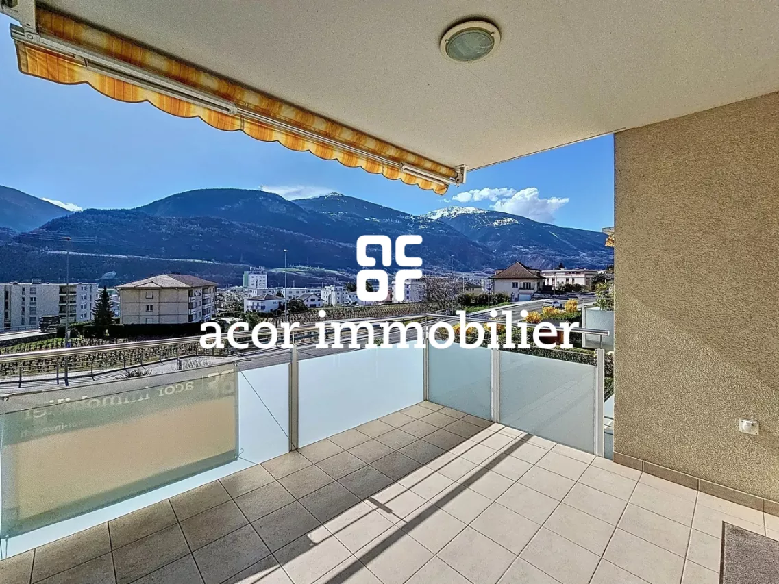Appartement de 4½ p. au dernier étage proche du centre-ville