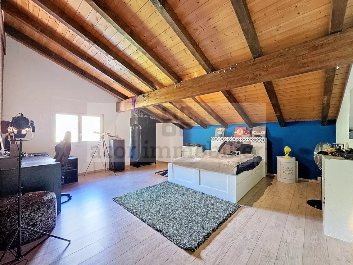 Propriété unique avec maison et atelier mécanique