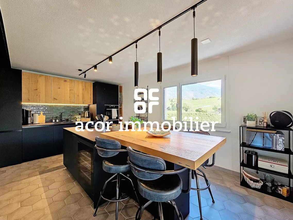 Propriété unique avec maison et atelier mécanique