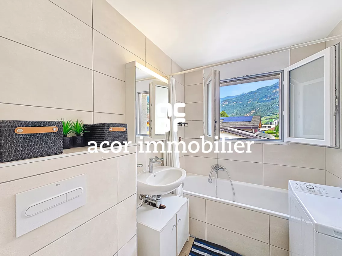 Saxon - Appartement 3½ récent avec balcon