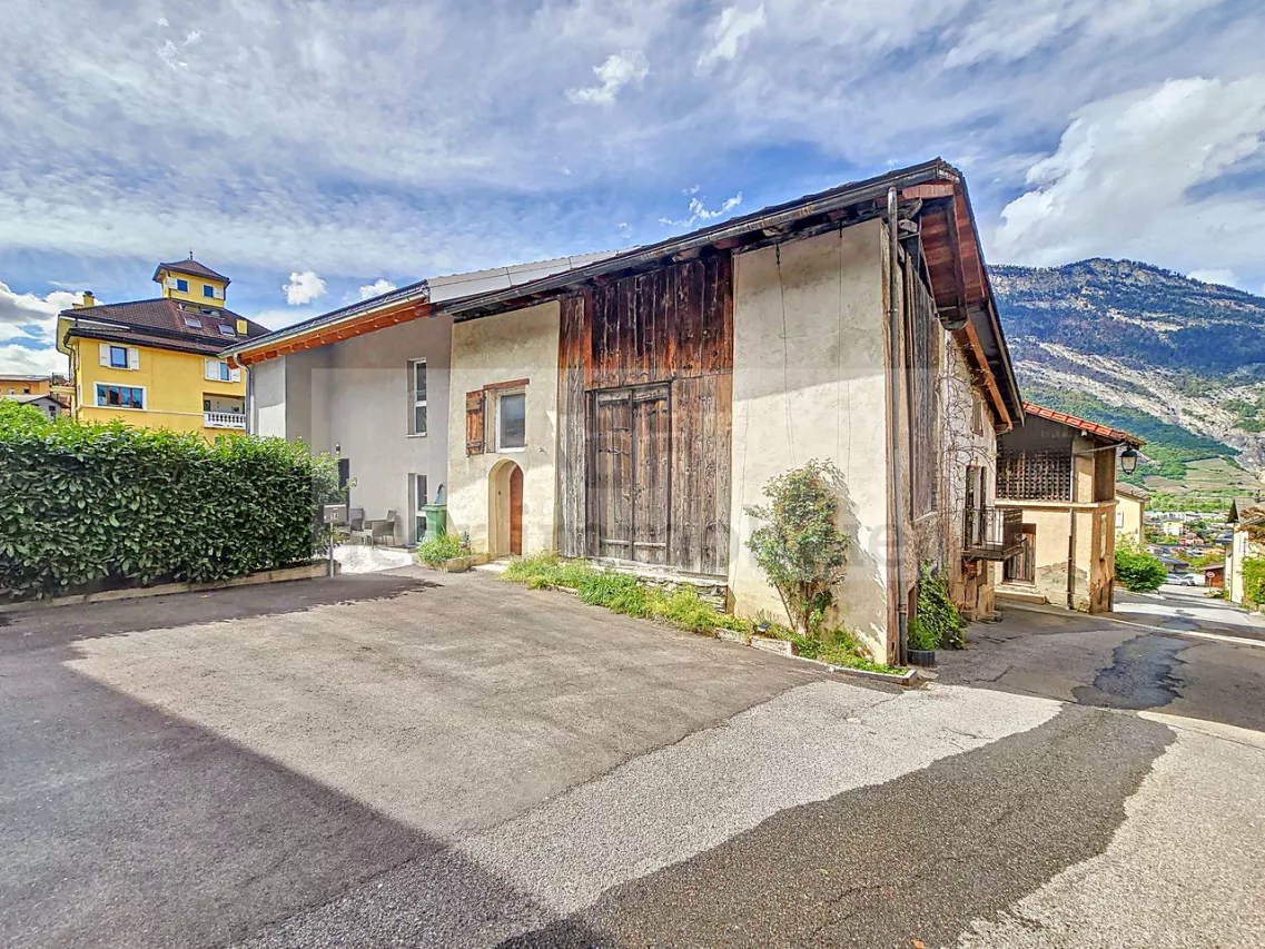 Saxon - Maison villageoise 2½ avec grange et fort potentiel