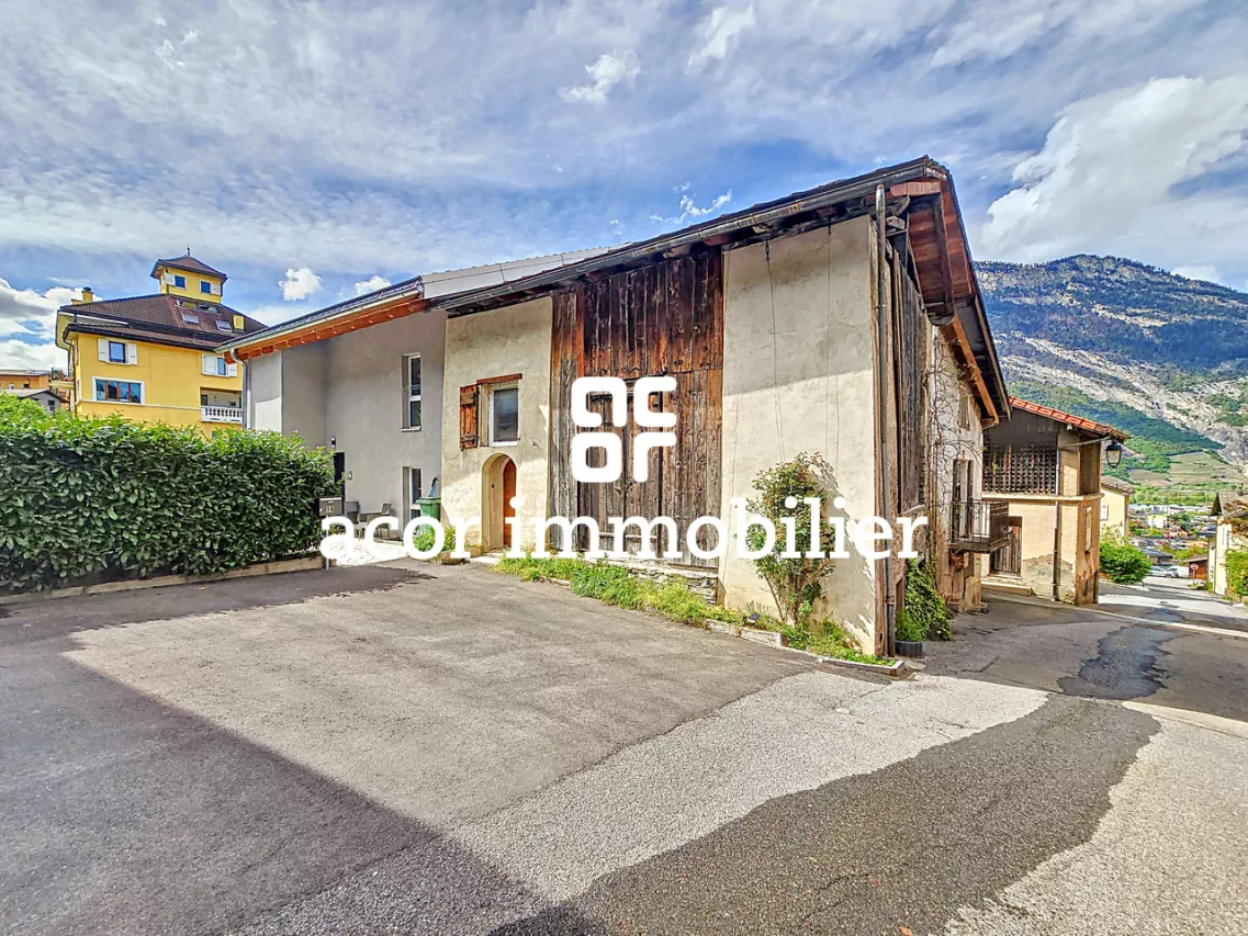Saxon - Maison villageoise 2½ avec grange et fort potentiel