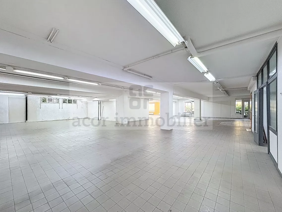 Spacieux local commercial polyvalent au Nord de Sion!