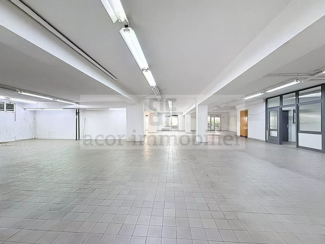 Spacieux local commercial polyvalent au Nord de Sion!