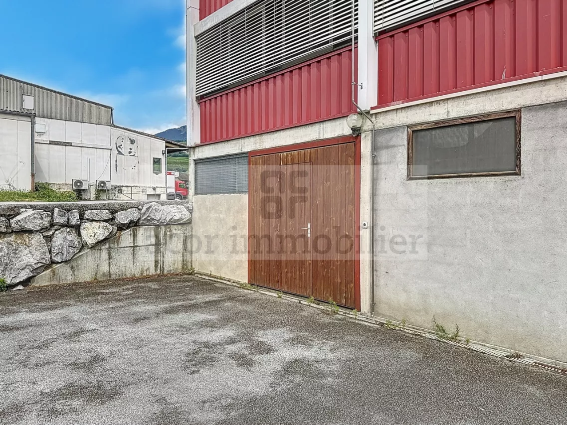 Bureaux lumineux avec garages à vendre - St-Léonard (VS)