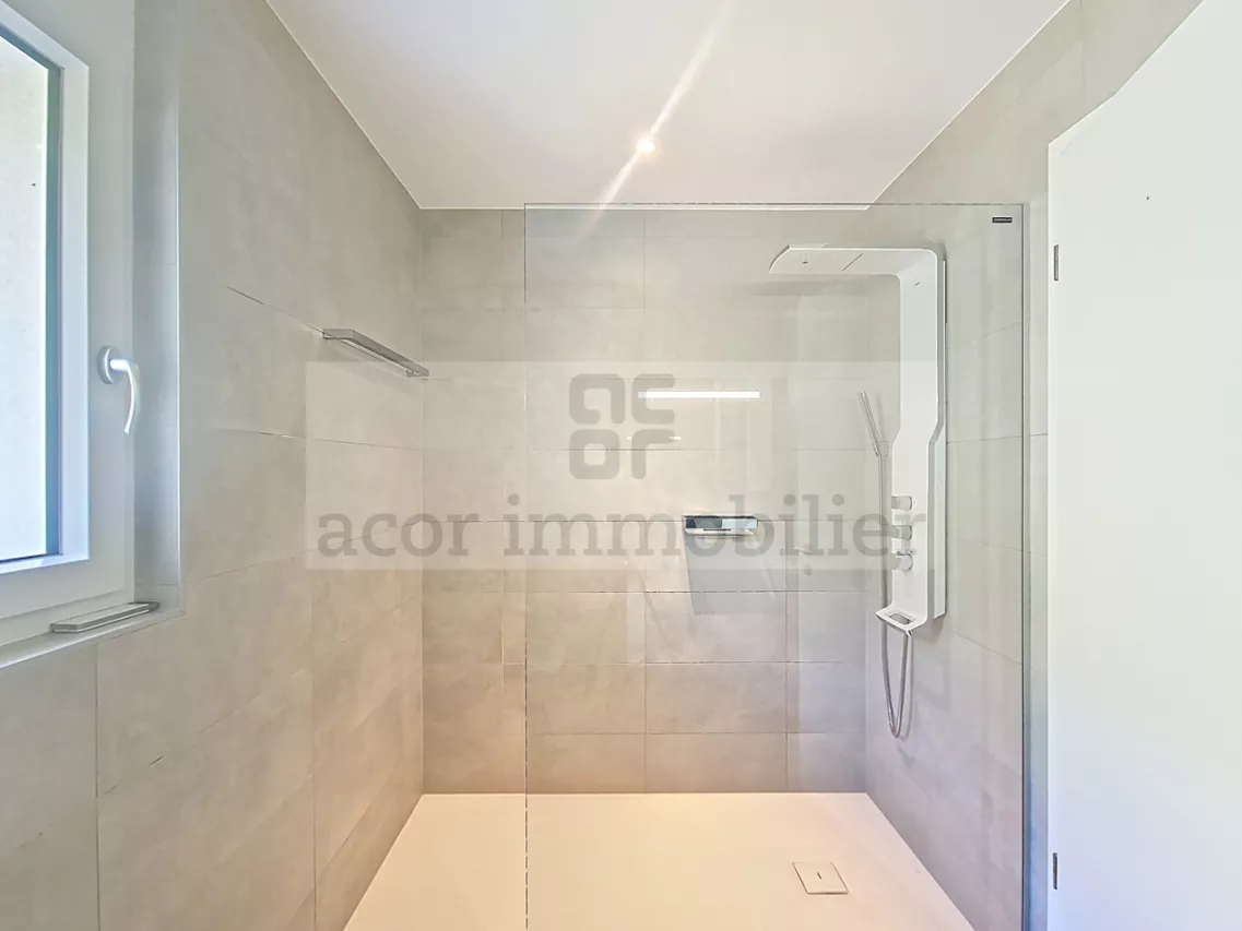 Appartement luxueux de 4.5 pièces neuf à Platta!