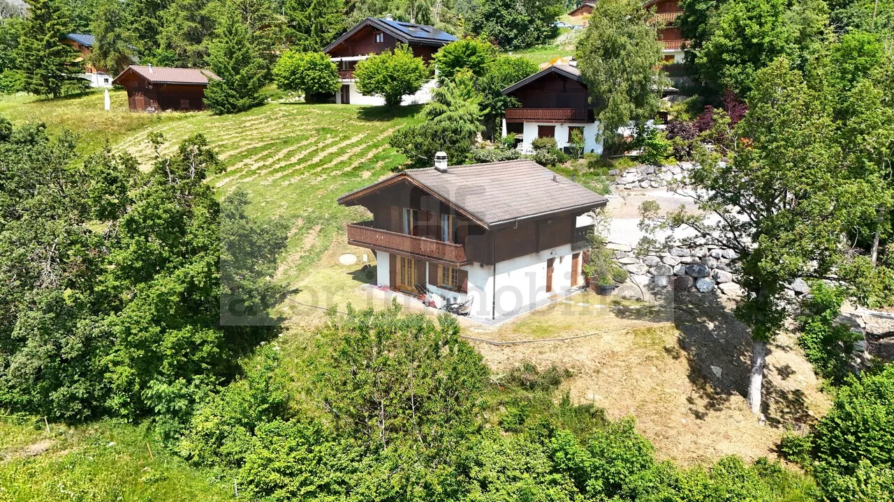Chalet rénové avec vue et tranquillité à Arbaz!