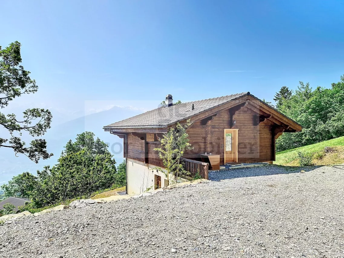 Chalet rénové avec vue et tranquillité à Arbaz!