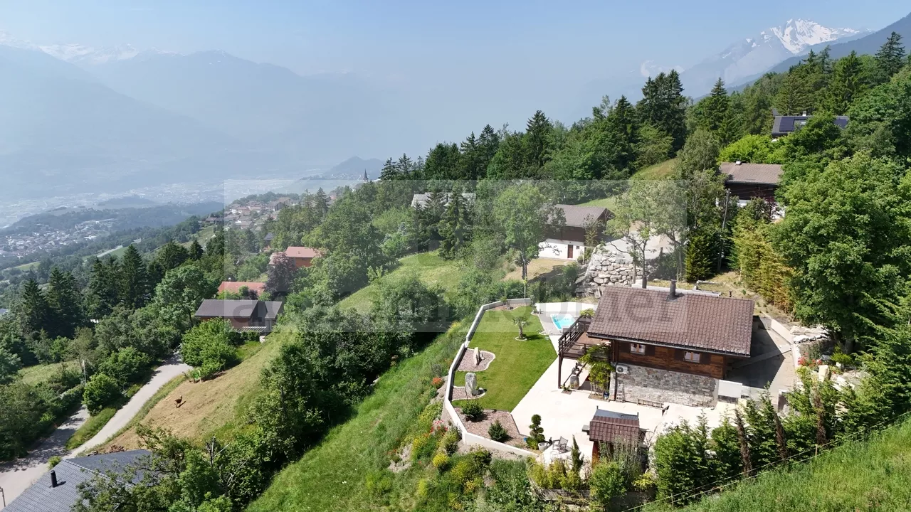 Propriété d'exception - Chalet avec parcelle attenante &amp; potentiel!