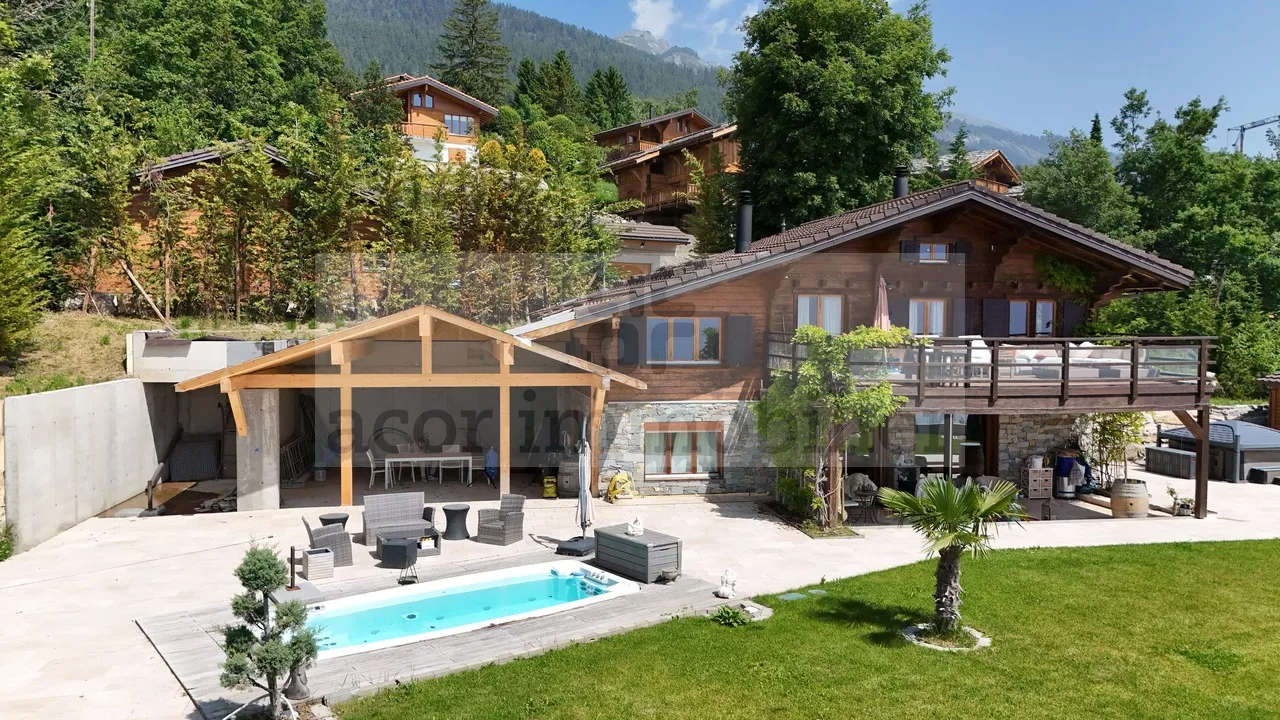 Propriété d'exception - Chalet avec parcelle attenante &amp; potentiel!