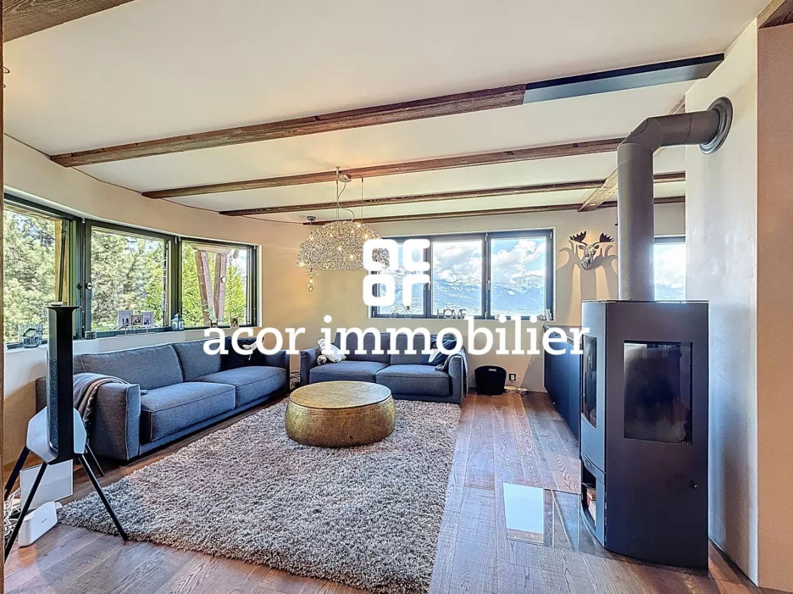Magnifique Chalet entièrement rénové situé aux Mayens-de-Sion