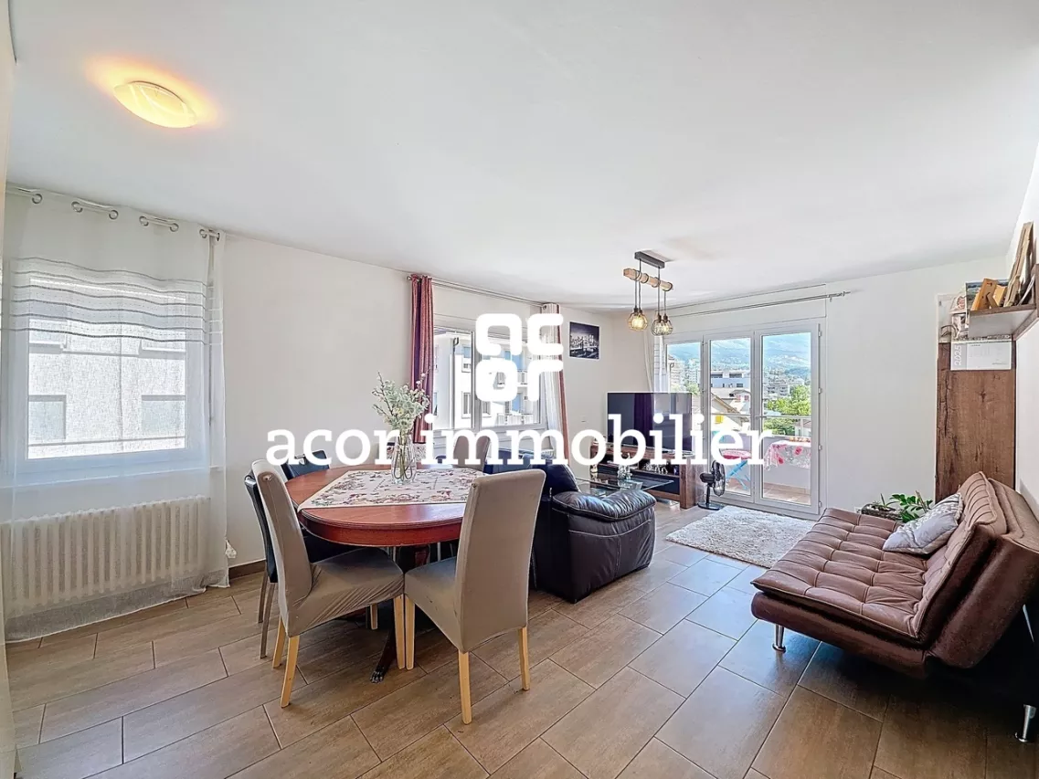 Appartement rénové de 4.5 pièces avec garage box