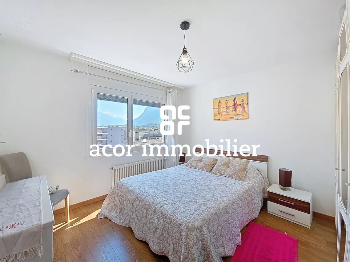 Appartement rénové de 4.5 pièces avec garage box