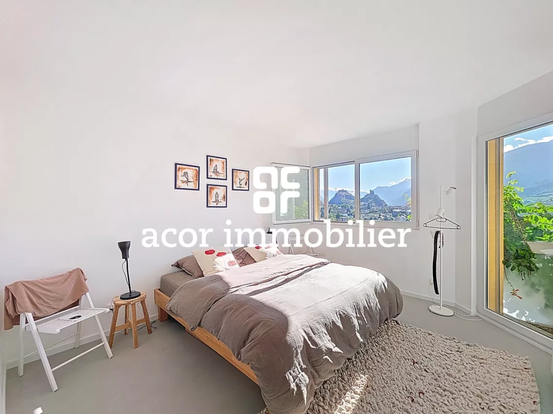 Appartement à Gravelone avec vue imprenable sur Sion et ses châteaux