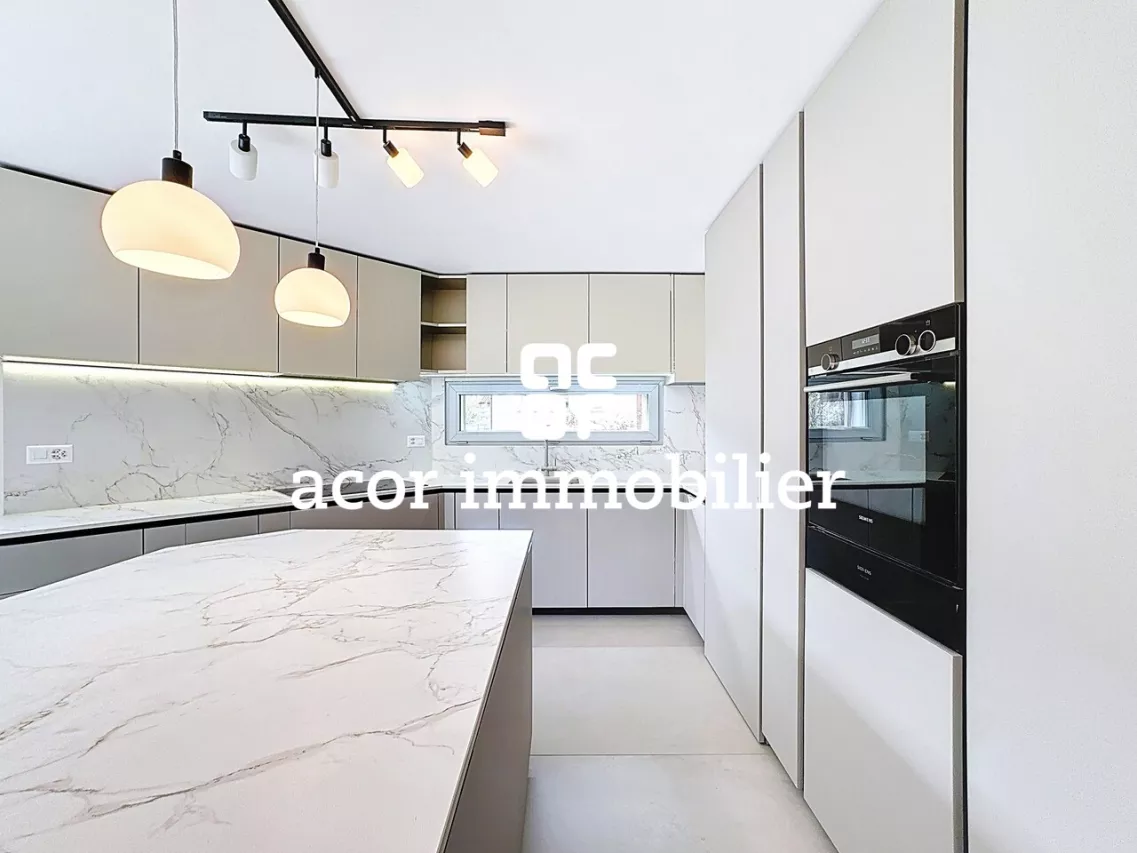 Fully - Spacieuse villa moderne 6½