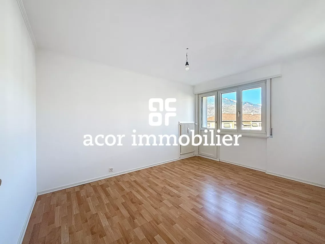 Bel appartement de 4,5 pièces avec vue dégagée sur les montagnes