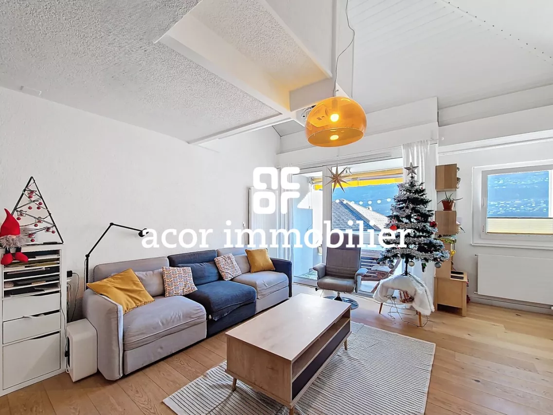 Charmant attique en duplex - Quartier prisé de Gravelone!