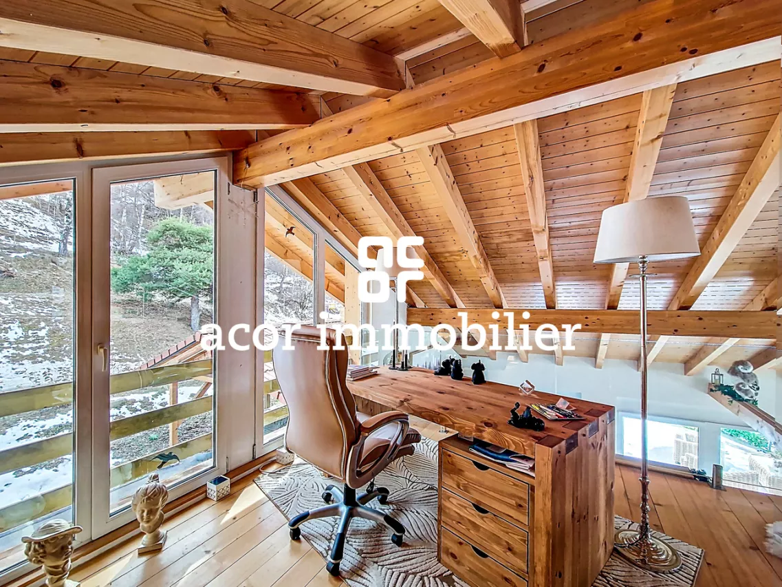 Chalet de charme rénové avec vue exceptionnelle à Dailley!