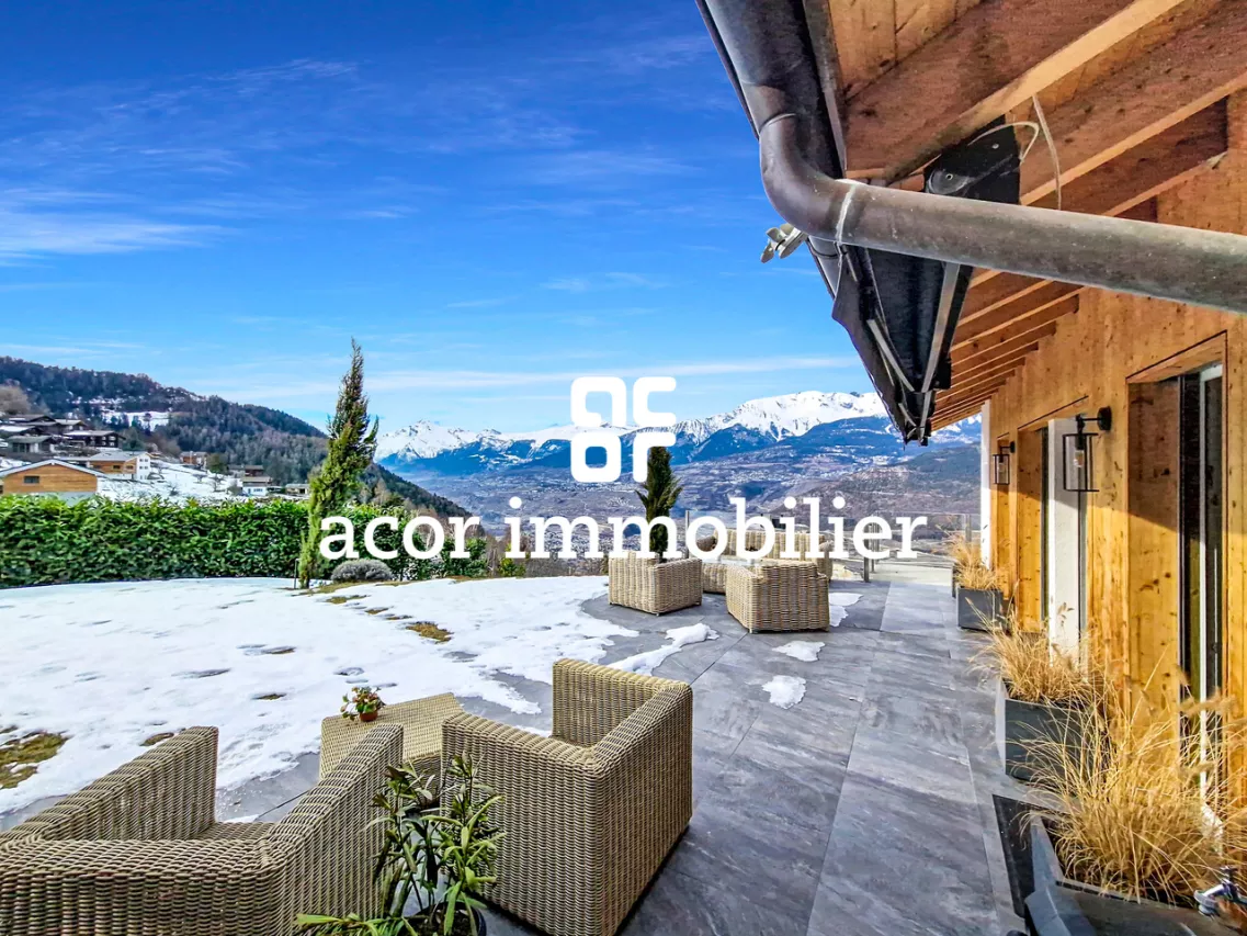 Chalet de charme rénové avec vue exceptionnelle à Dailley!