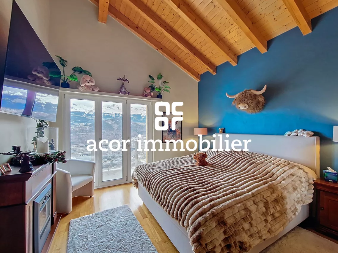 Chalet de charme rénové avec vue exceptionnelle à Dailley!