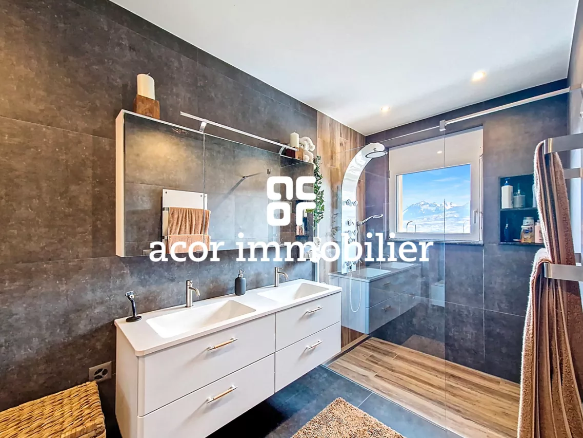 Chalet de charme rénové avec vue exceptionnelle à Dailley!