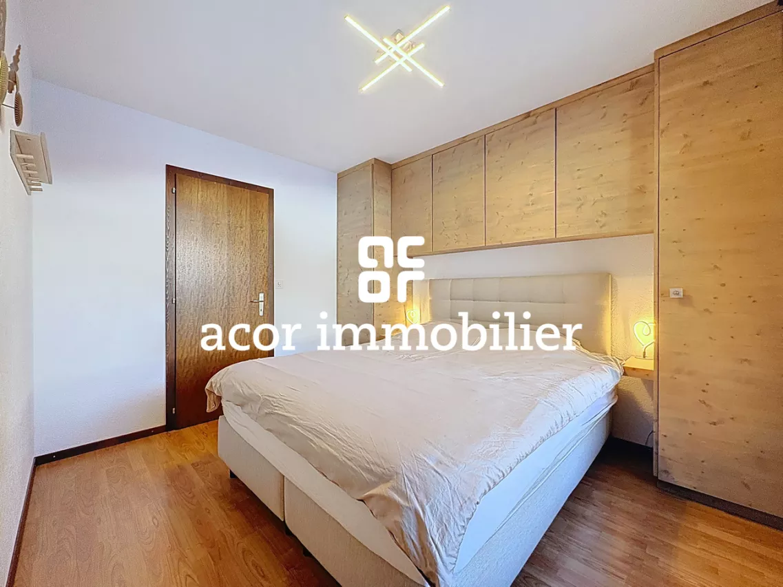 Superbe 2.5 pièces traversant rénové à deux pas du centre de Crans