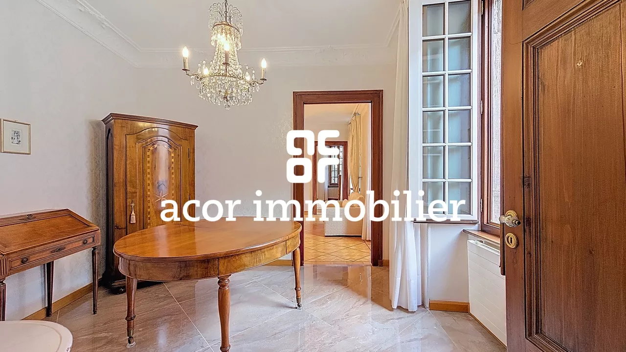 Maison de prestige avec commerce situation d'exception