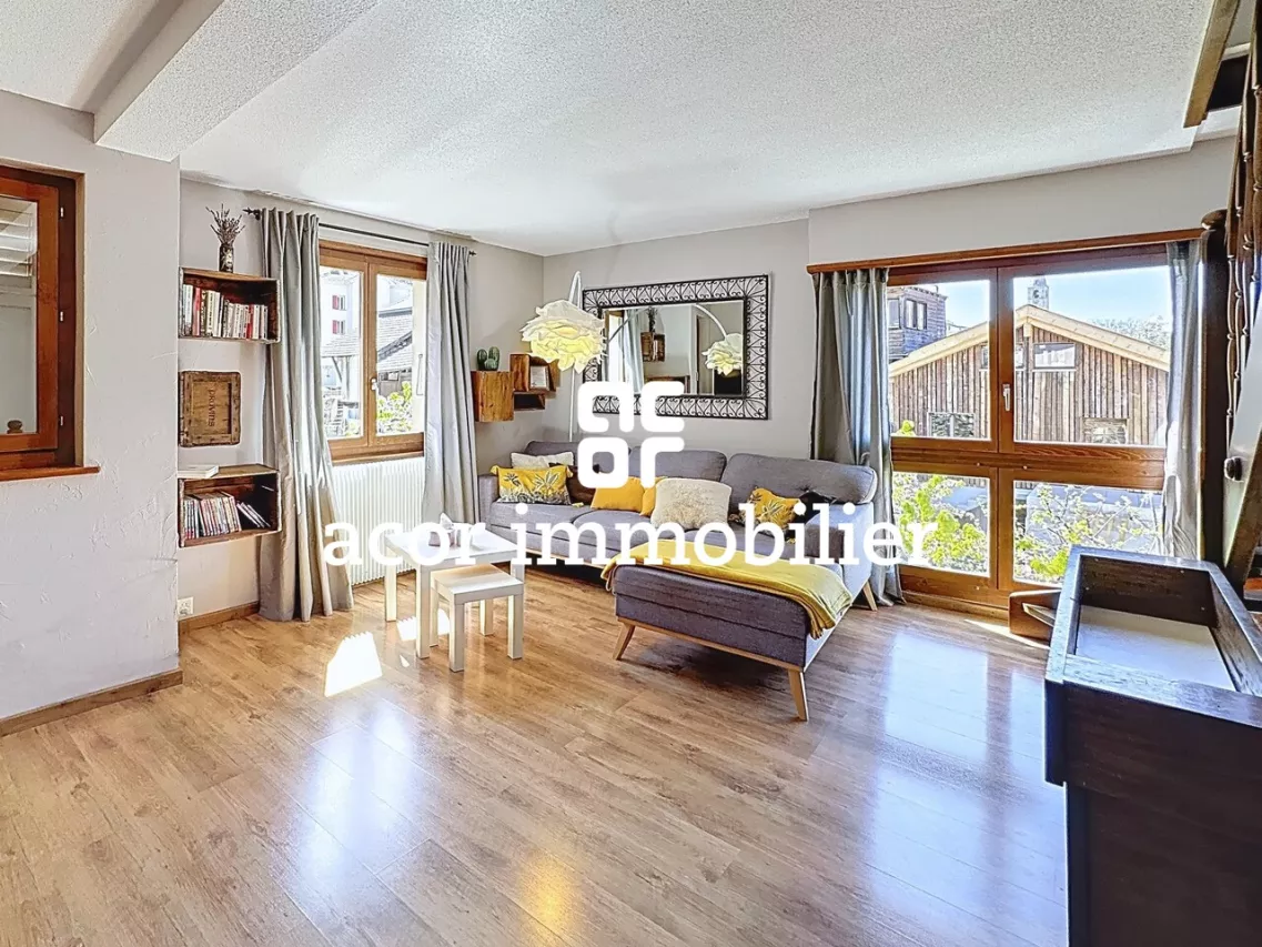 Chalais - Immeuble individuel de trois lots indépendants