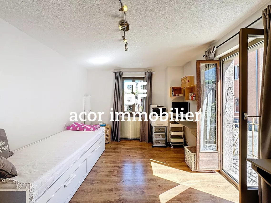 Chalais - Grande maison villageoise de 3 appartements