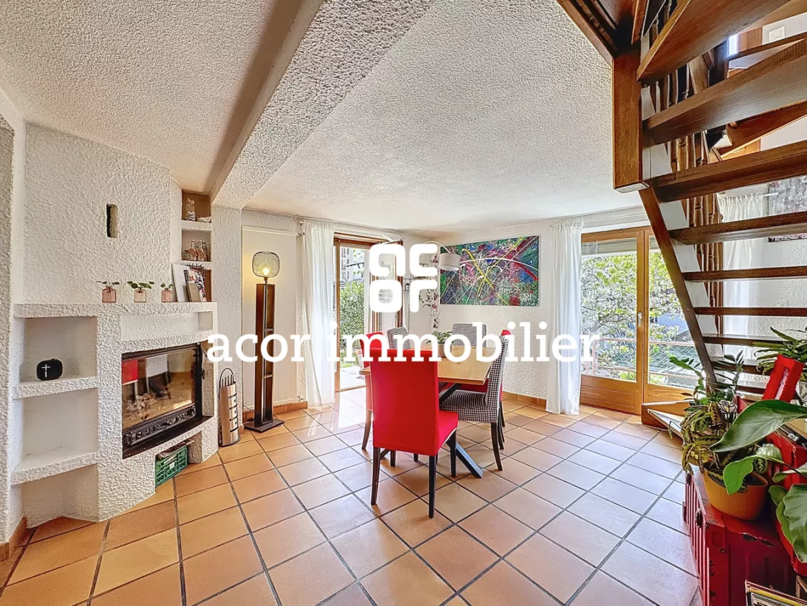 Chalais - Grande maison villageoise de 3 appartements