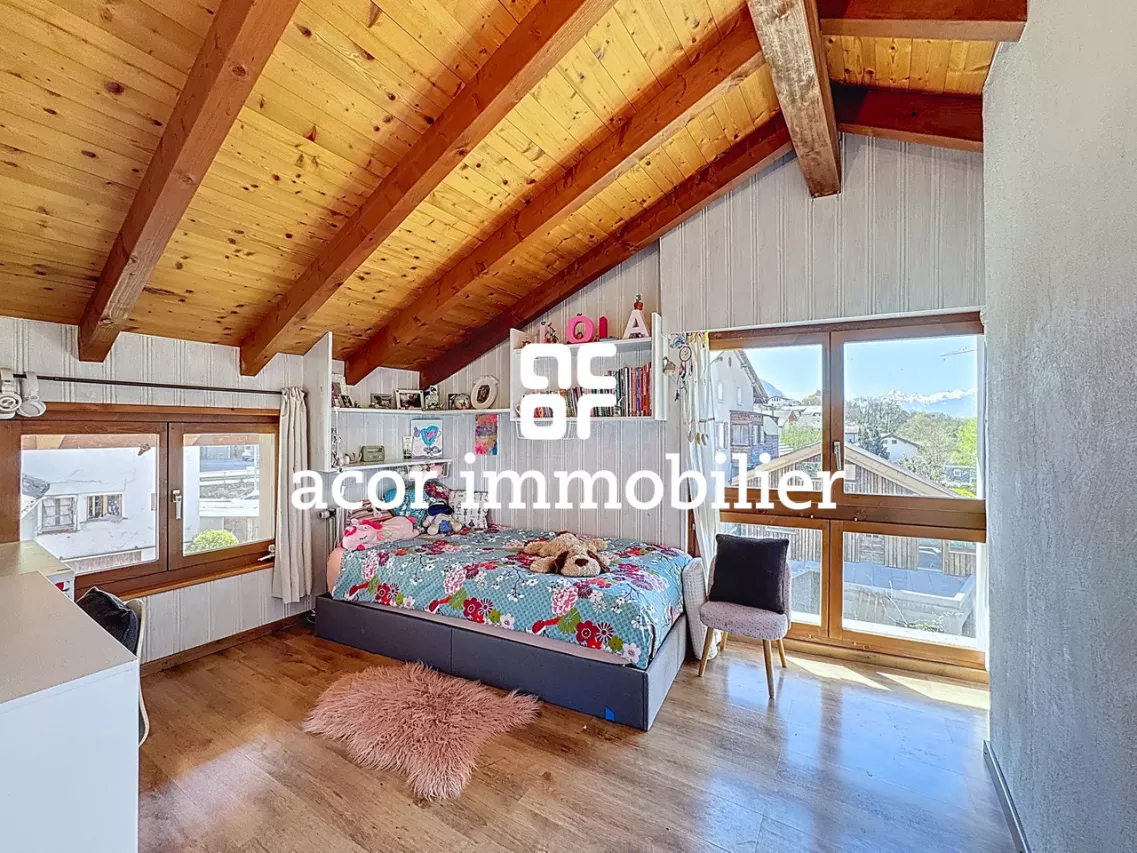 Chalais - Grande maison villageoise de 3 appartements