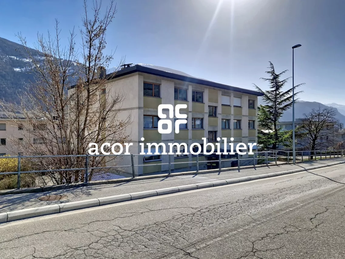 Lumineux 4.5 pièces dans un petit immeuble à Noës!