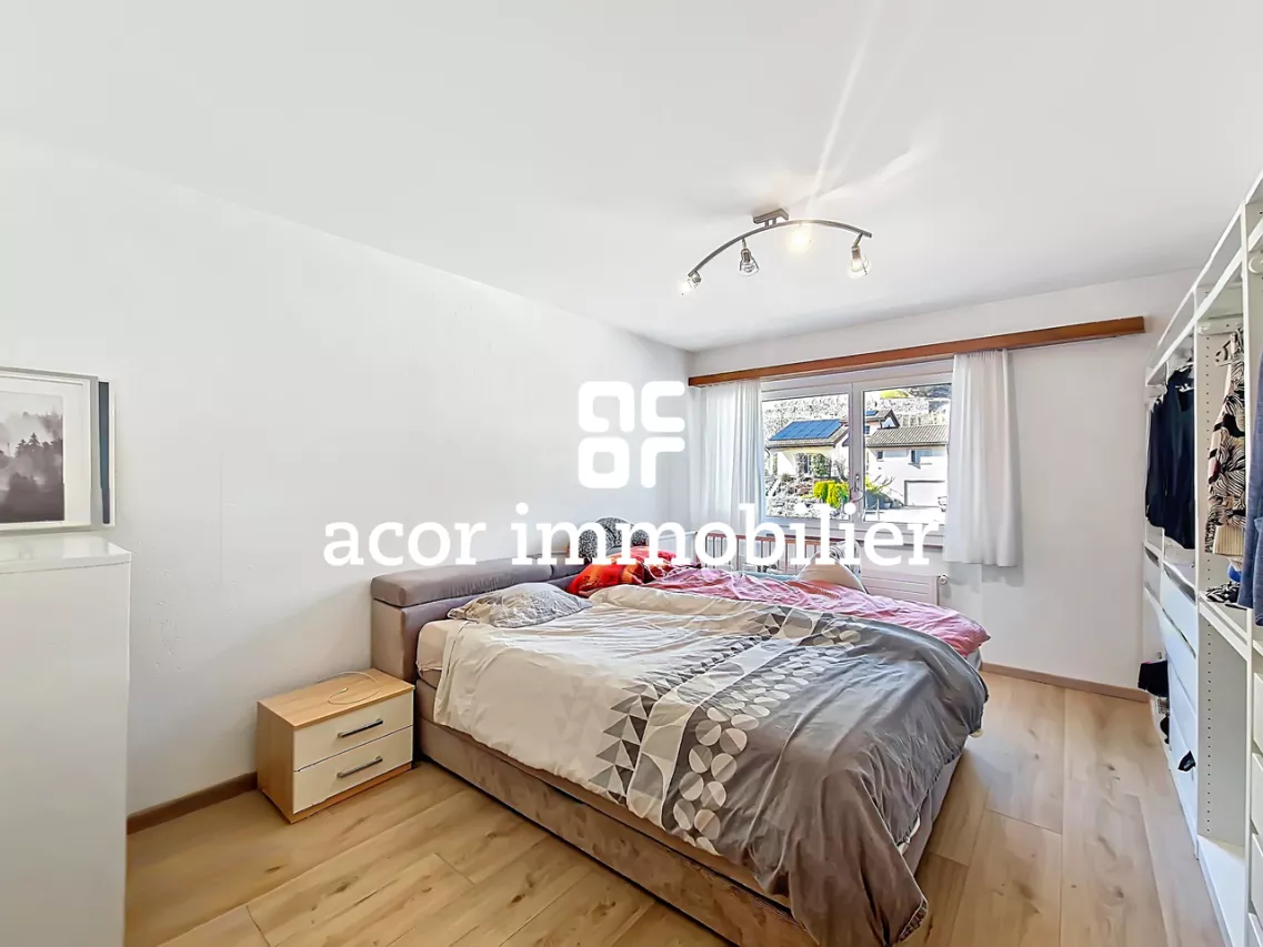 Lumineux 4.5 pièces dans un petit immeuble à Noës!