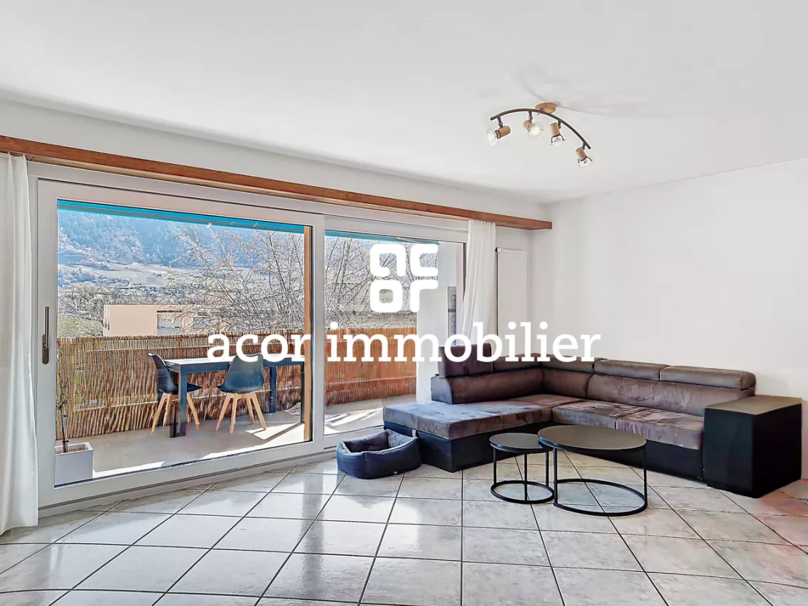 Lumineux 4.5 pièces dans un petit immeuble à Noës!