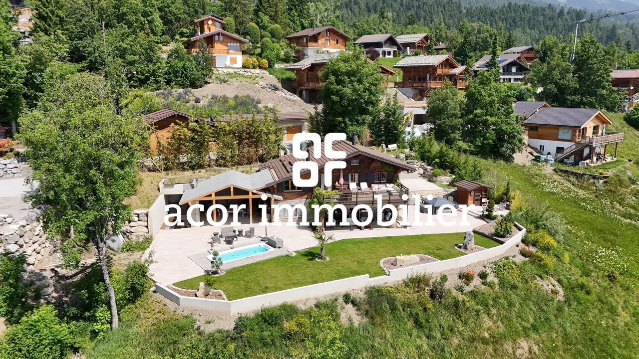 Chalet de charme avec vue panoramique et vaste espace extérieur!