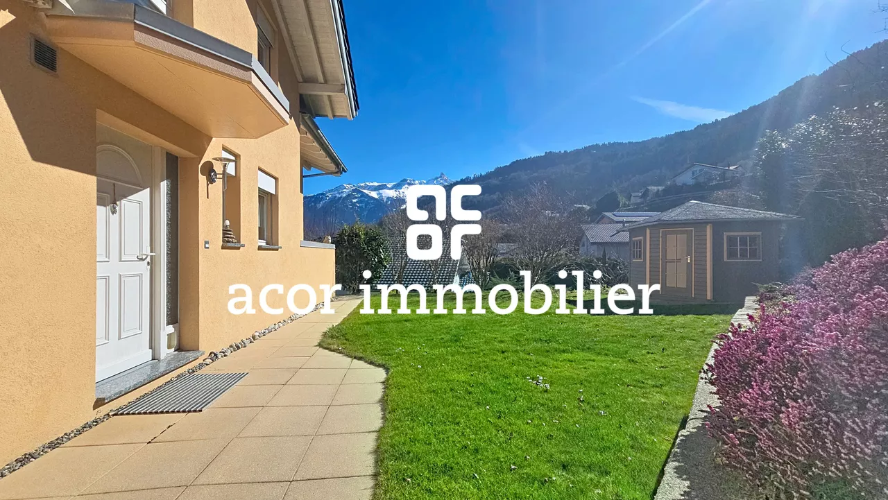 Villa aux volumes spectaculaires face aux Alpes