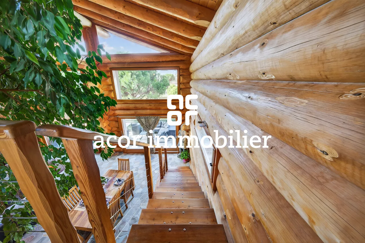 Villa en rondins de bois au style chalet canadien