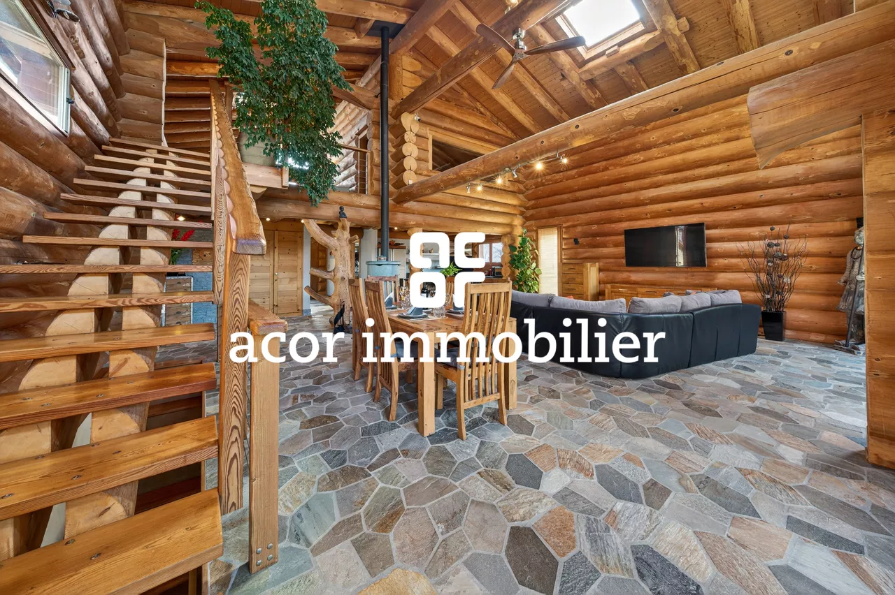 Villa en rondins de bois au style chalet canadien