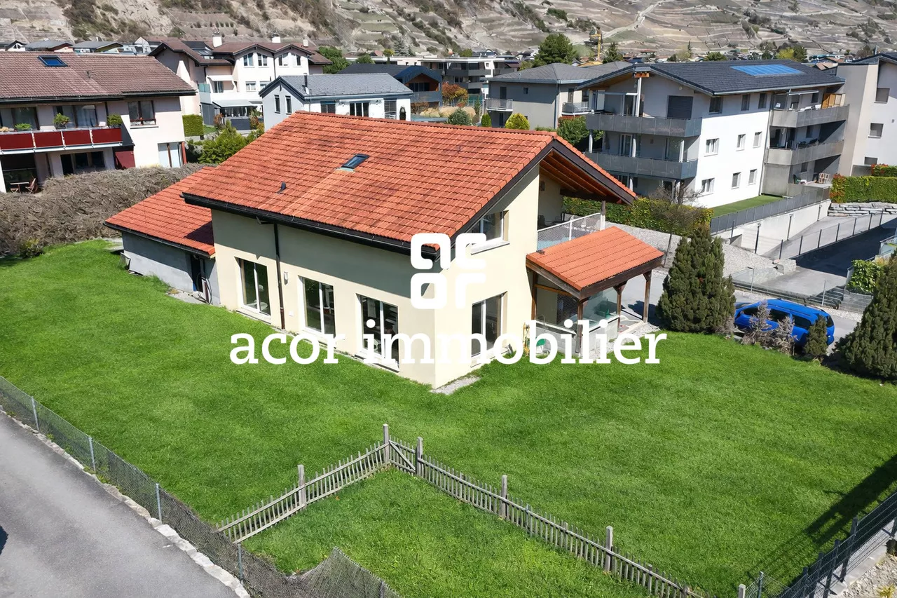 Villa familiale spacieuse avec grand jardin et fort potentiel