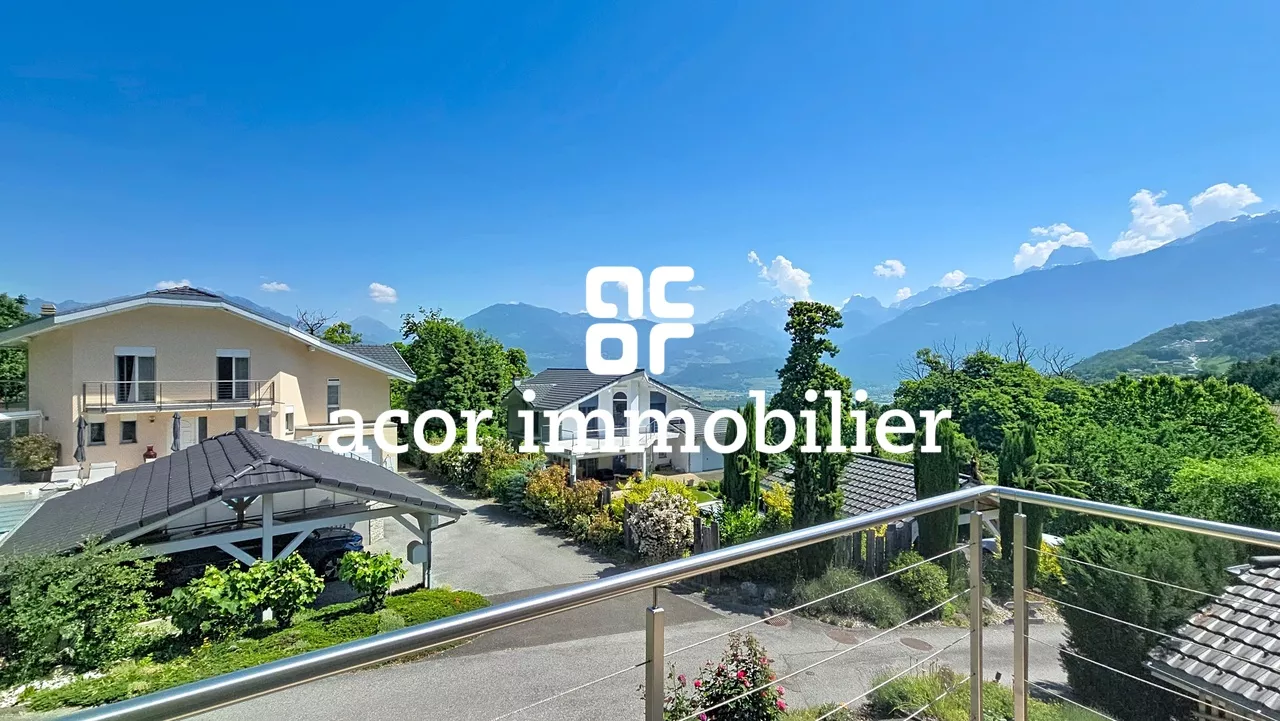 Villa aux volumes spectaculaires face aux Alpes