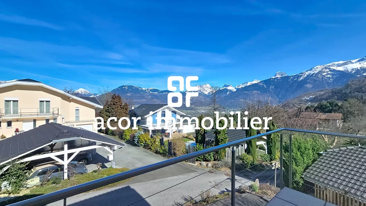 Villa aux volumes spectaculaires face aux Alpes