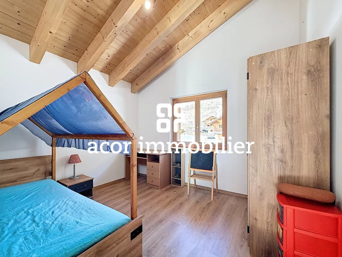 Chalet lumineux aux Haudères avec vue dégagée sur les montagnes