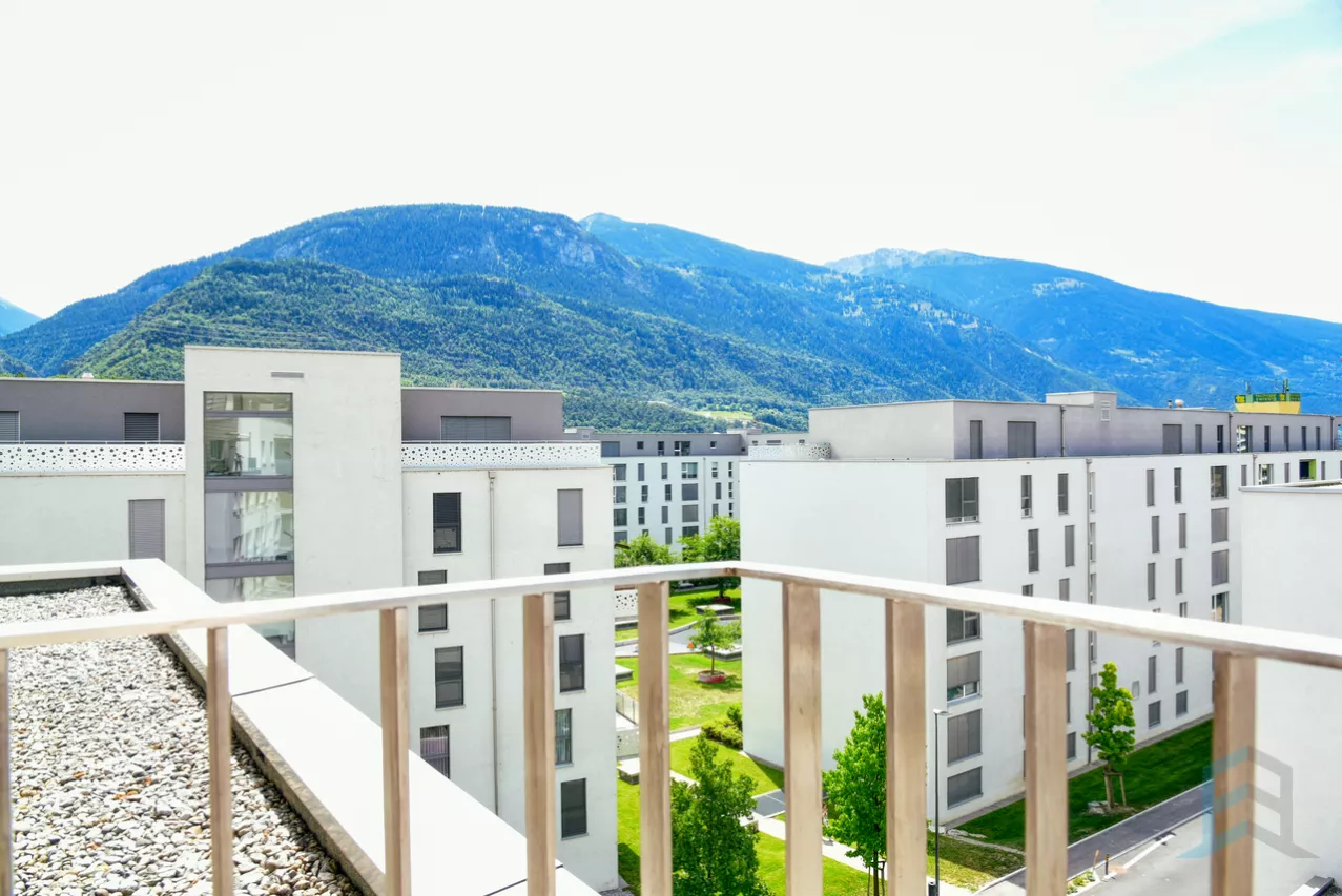 A LOUER Superbe attique de 3 ½ pièces à proximité de la gare