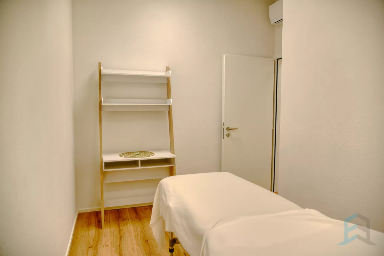 A LOUER salle de consultation dans local entièrement rénové au centre