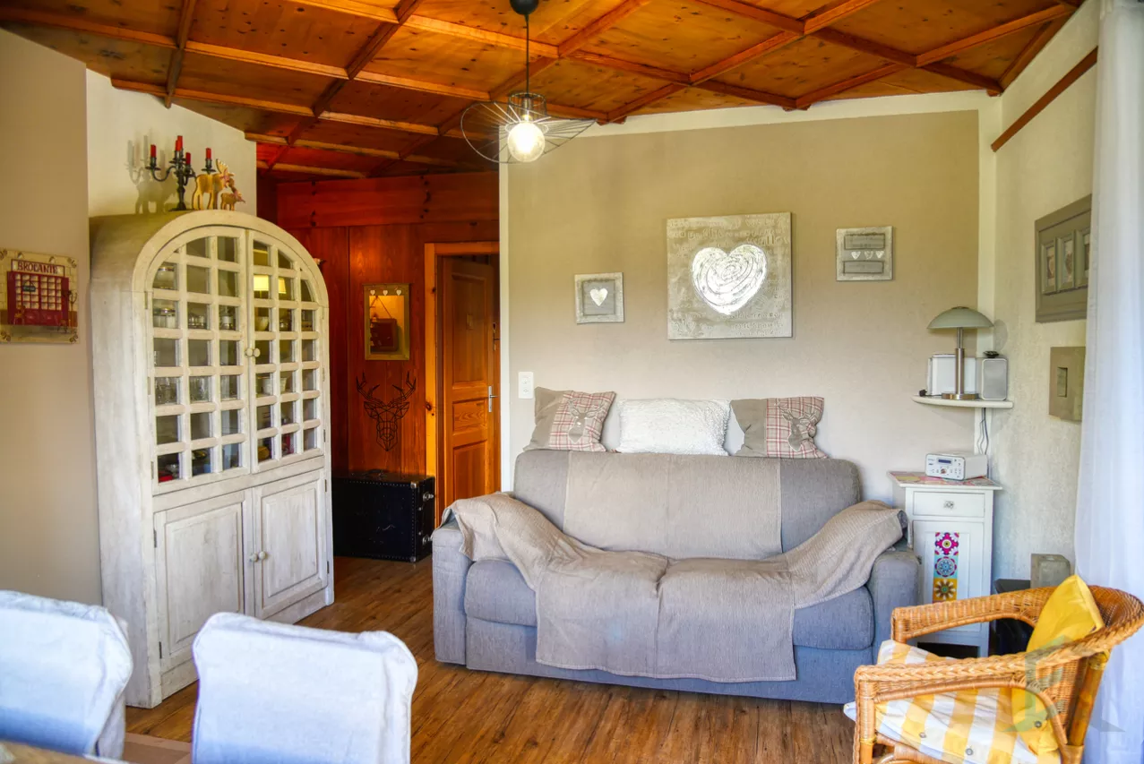 A LOUER Charmant appartement meublé de 2 ½ pièces en lisière de forêt